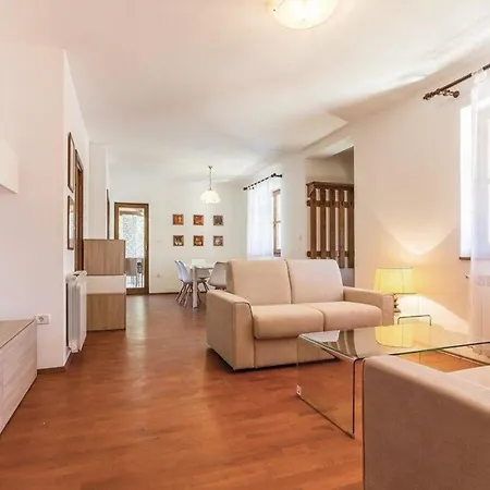 Mit Privatpool Fuer 6 Personen Ca 111 Qm In Medulin, Istrien Suedkueste Von Istrien *